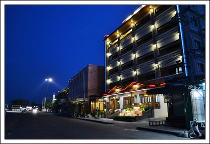 โรงแรมริเวอร์ฟร้อนท์ :: Riverfront Hotel in Mukdahan :: โรงแรม ติด ริมโขง  ห้องพัก ที่พัก ใจกลาง ตลาดอินโดจีน จังหวัด มุกดาหาร::..